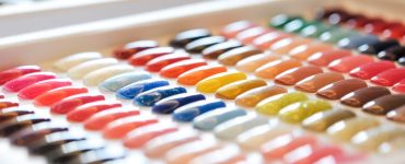 comment poser des faux ongles